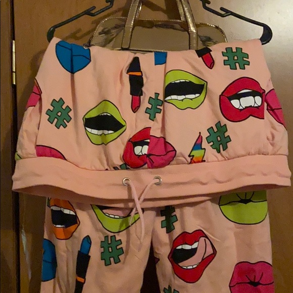 Hoodie and pants set. - Picture 4 of 7